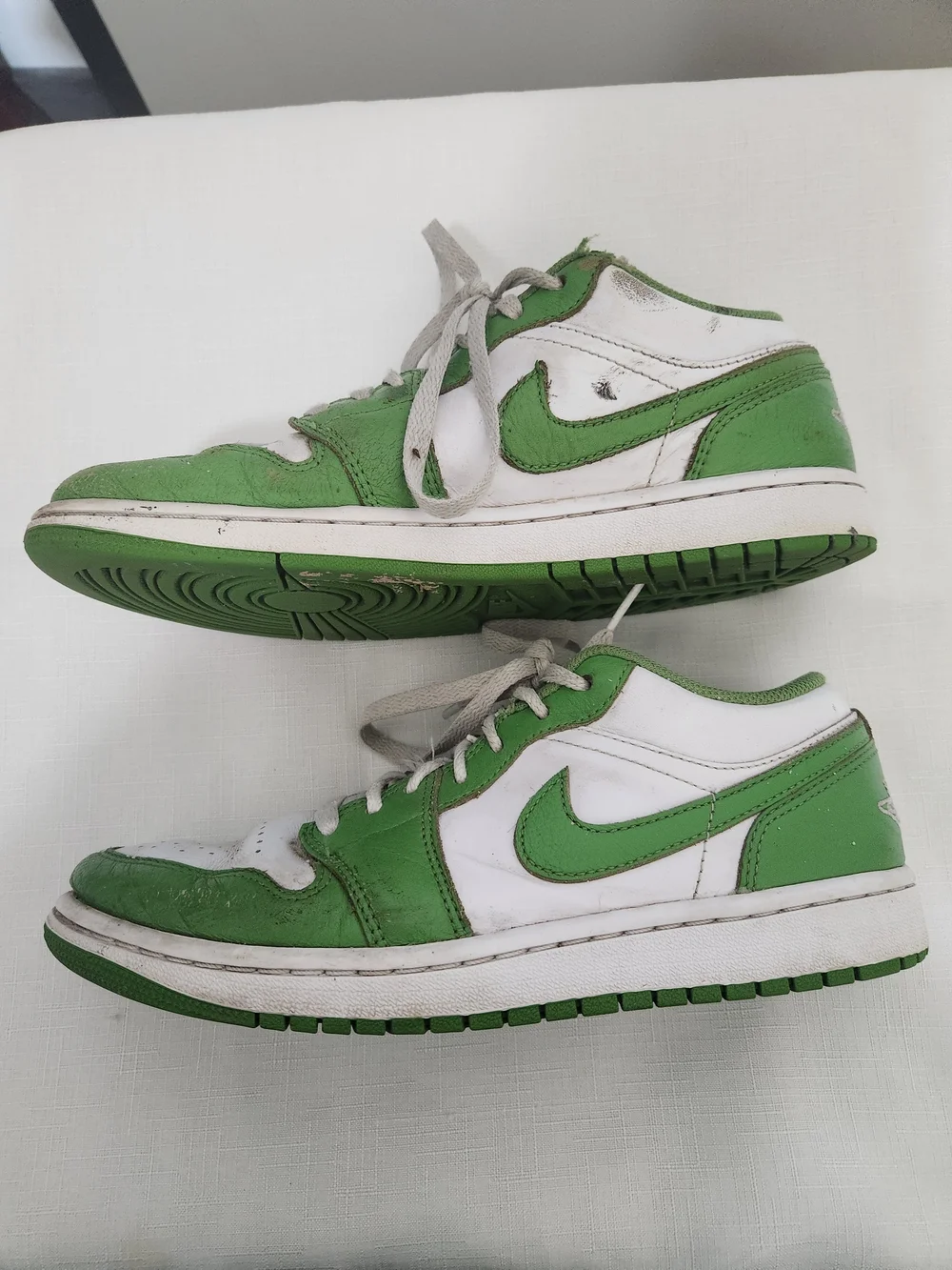 Nike Air Jordan 1 Low SE in Chroropyll And White. Mens Size 7